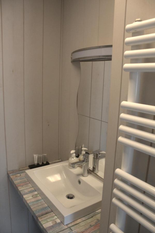 A Casa-Radici Bed & Breakfast นิวว์ปอร์ท ภายนอก รูปภาพ